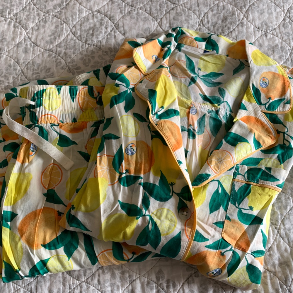Old Navy 2-piece pajamas. Size M